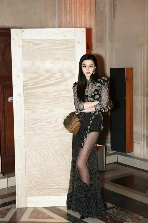 范冰冰穿透视薄纱皮肤白皙美腿隐现身材完美