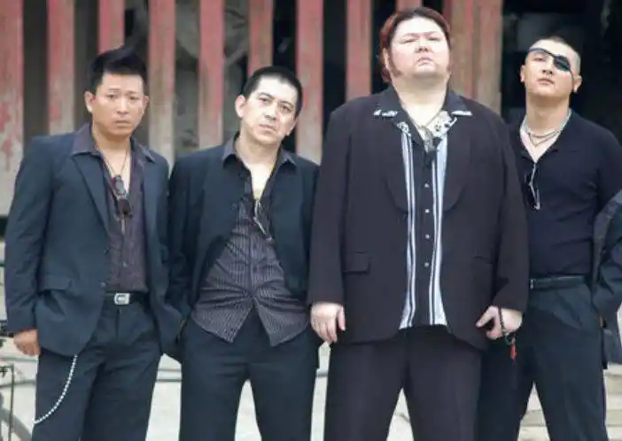 黄渤最命苦的搭档:44岁心肌梗塞撒手人寰,丢下娇妻还千万房贷_戎祥