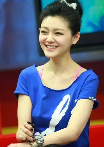 瘪嘴巴招风耳的两位女星一个嫁豪门当阔太一个万年不红隐退了