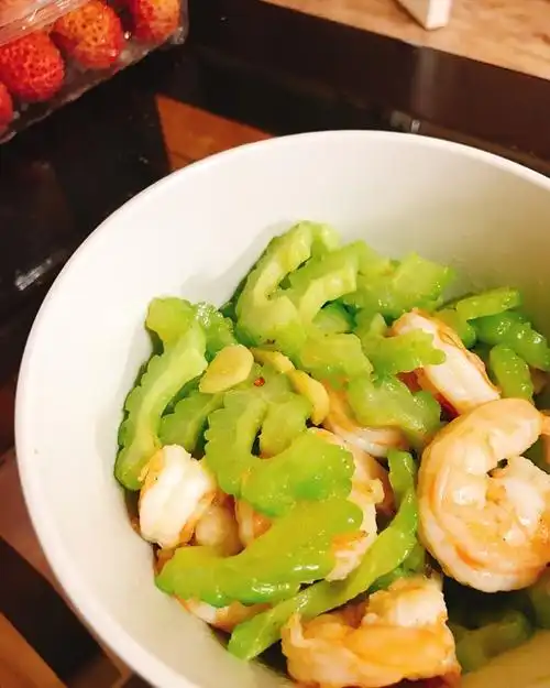 葛莱芬多候补生做的苦瓜炒虾仁