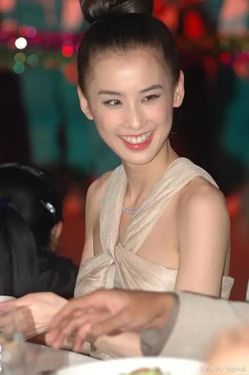 在个人生活中,黄圣依也是一个非常有魅力的人.