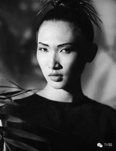 这个撞脸林永健的妹子直逼黄子韬,成为新一代表情包担当