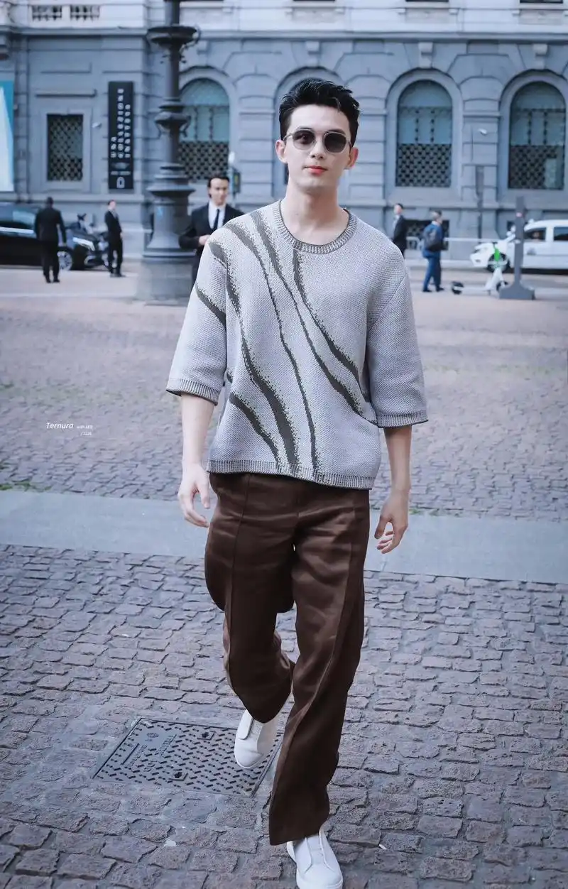 吴磊|230619杰尼亚晚宴.戴眼镜也是帅的,白的发光,大家 - 抖音