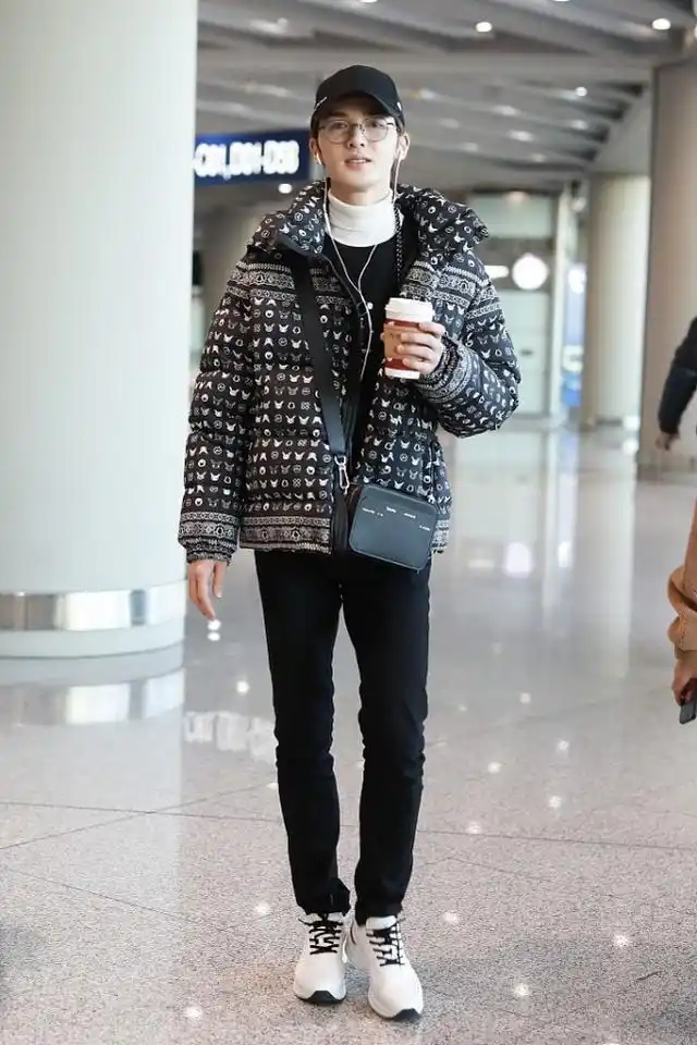 身高183cm的朱正廷,不仅颜值高,而且很会穿!造型变化多样
