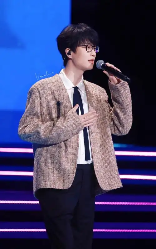 #2023湾区升明月大湾区电影音乐晚会##许嵩挽回了面子#