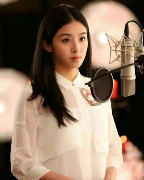 31岁再次惊艳的张含韵,她的魅力是与努力分不开的,越来越美了_感觉