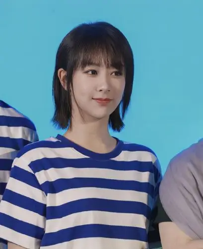 杨紫拼命减肥瘦成巴掌脸看到新剧男主网友换我也有压力