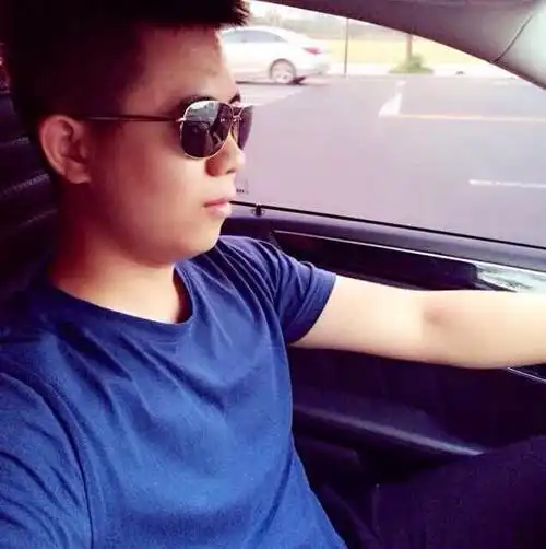 四十岁男人自拍头像高清