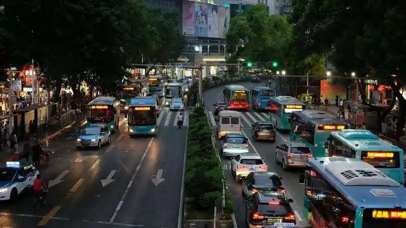深圳车流罗湖老街东门繁忙夜晚下班晚高峰堵车斑马线