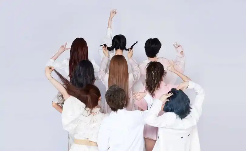 the9晒出第一张女团合照,虞书欣背影一眼认出,c位却不是刘雨昕_the