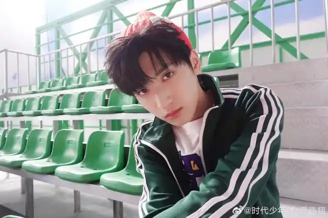 严浩翔西瓜色穿搭##严浩翔演的转校生