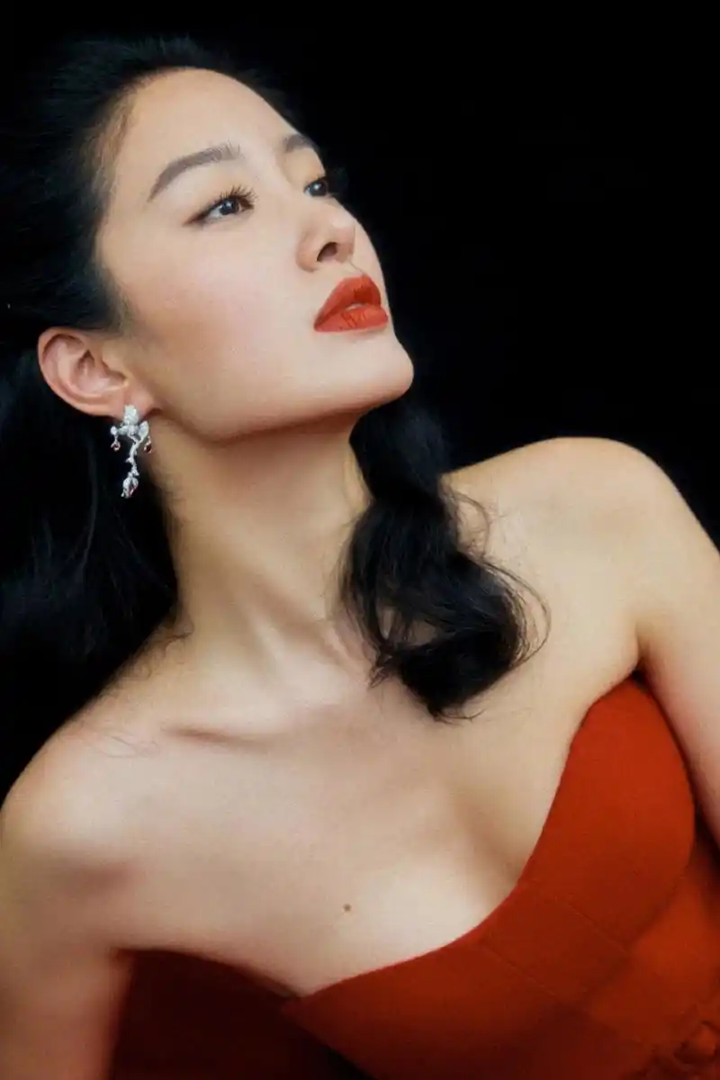 东方美人,杨采钰,烈焰红唇,性感迷人