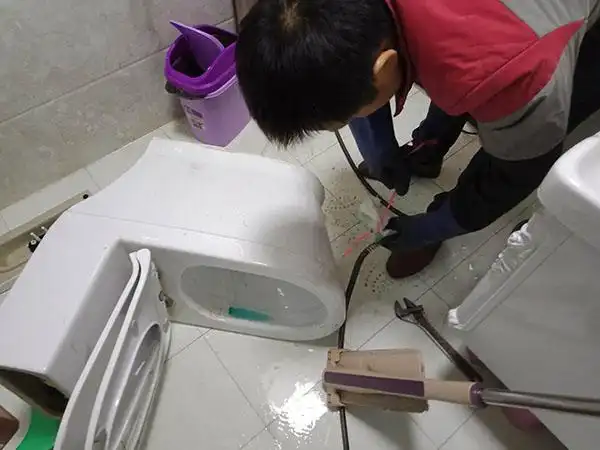 疏通马桶