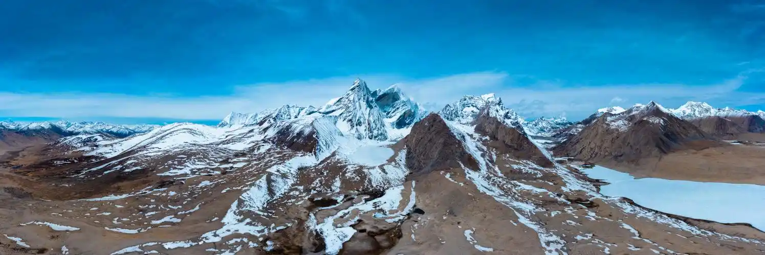 日喀则阿玛折门雪山全景 来自 shigatse apso | 天空之城