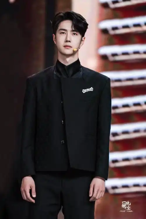 王一博##王一博暗纹西装