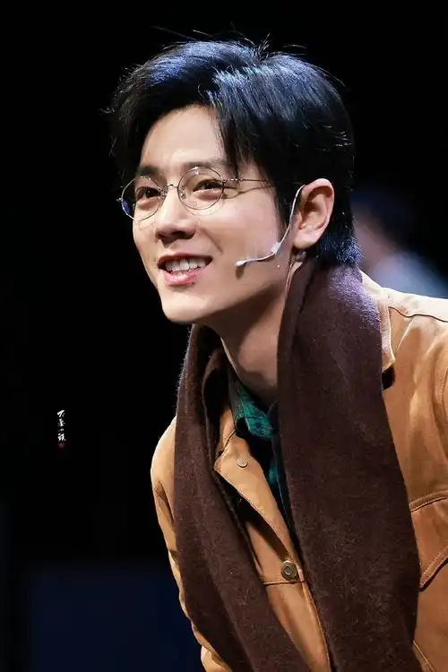 肖战如梦之梦西安站饭拍#真的有神,每一场每一时期的五号都不同,肖战