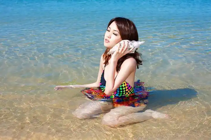 大海公主的泳装秀(图)