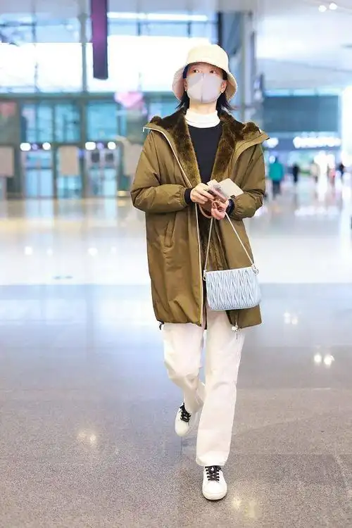 2021年2月15日,上海,杜鹃机场街拍.