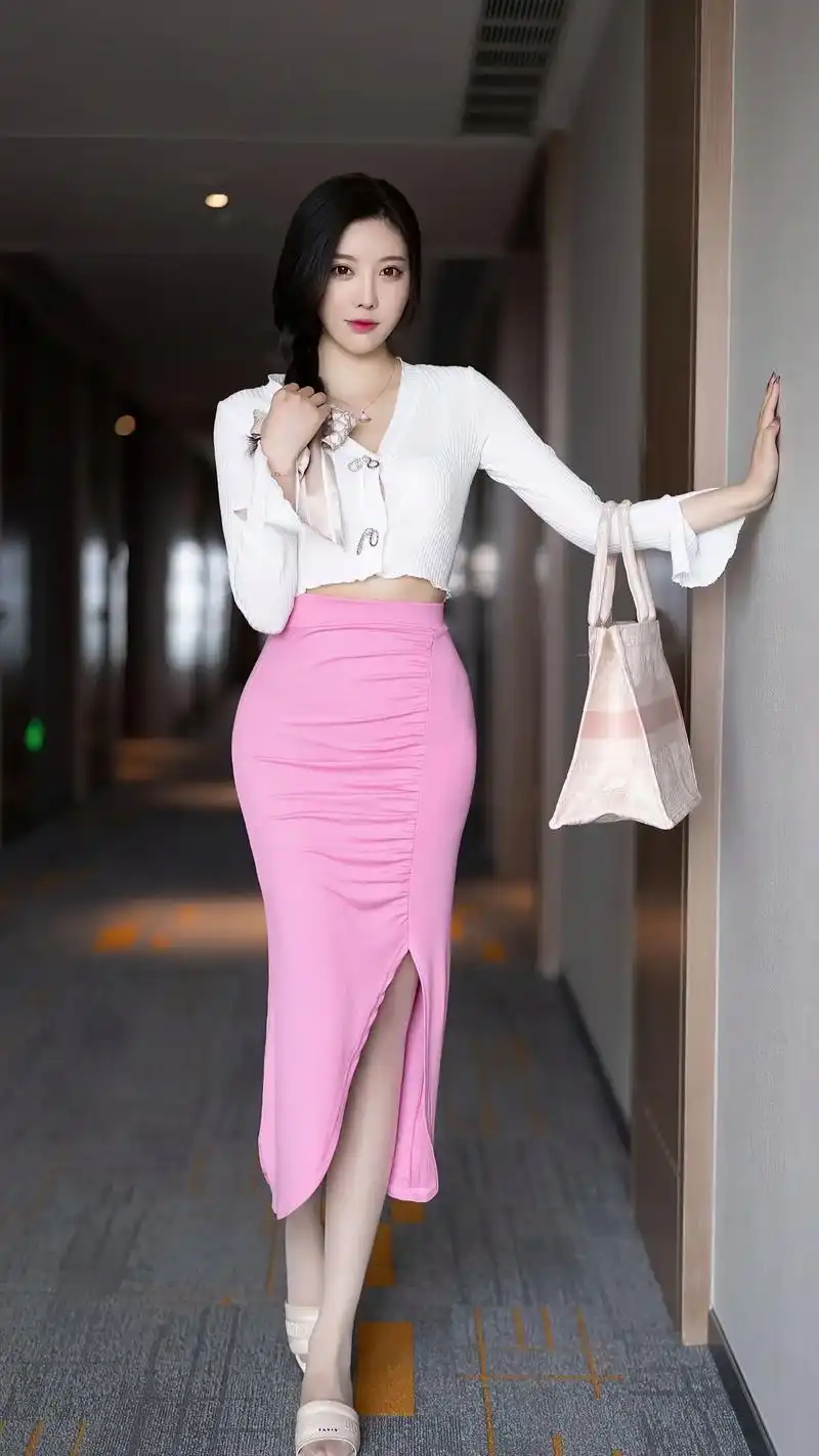 三选一 #大长腿 #好看的小姐姐 #完美身材 #气质穿搭  - 抖音