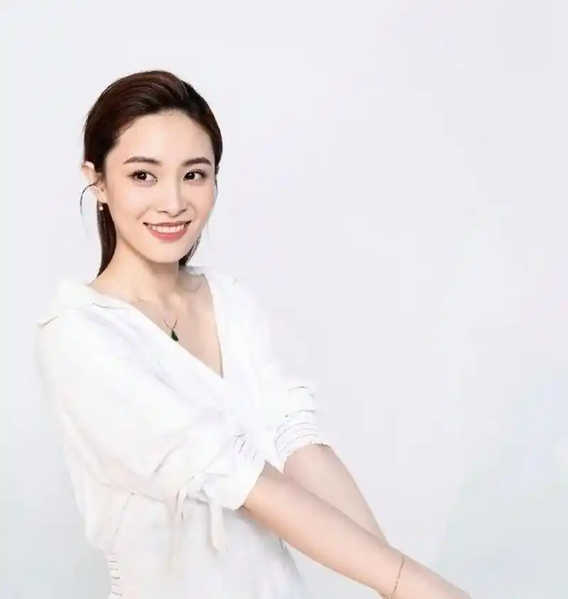 郝好,1988年6月18日出生于山东省青岛市,中国内地女演员,毕业于北京