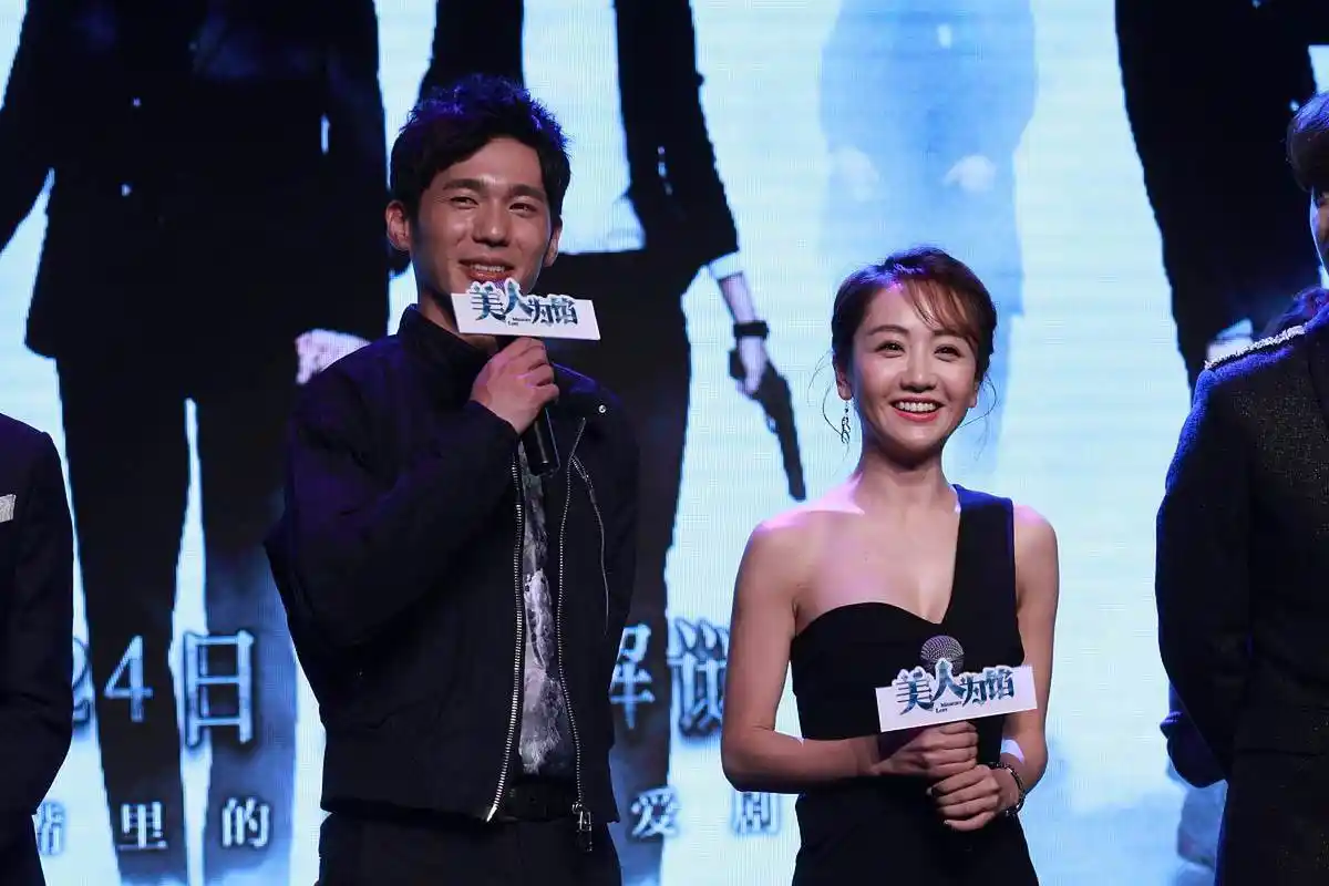 白宇和杨蓉同台,没有胡子的白宇,还是很帅的!