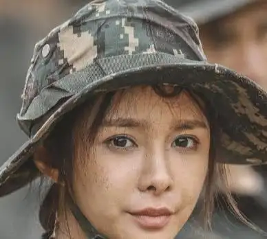 沈梦辰为何一直浓妆出镜?看清她素颜那一刻,网友:上天是公平的