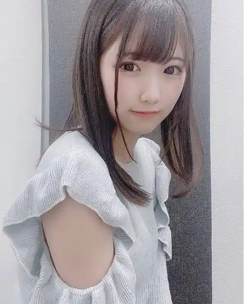 17岁高中生偶像呆萌灿笑,甜到让人蛀牙,双马尾可爱到一个犯规啊_妹妹