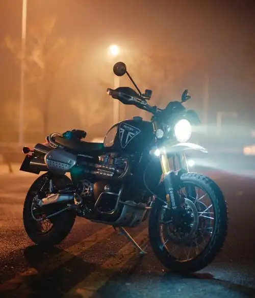 4#复古机车  #凯旋摩托车  #凯旋大攀爬  #摄影  #拍车  #富士相机