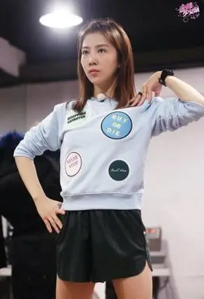 准备中"闪耀七隆珠"赵婉婷受伤吓坏众人《蜜蜂》谢霆锋当众肯定少女