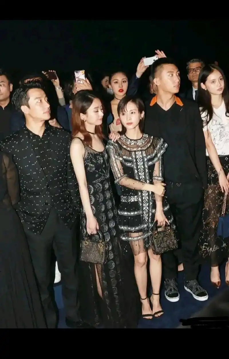 赵丽颖,王子文,黄轩和黄景瑜的同框旧照,告诉我们,颜值,气质好像和