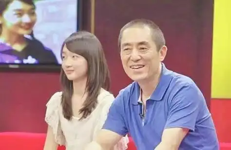 张艺谋周冬雨同框旧照##张艺谋周冬雨北影节师徒同台