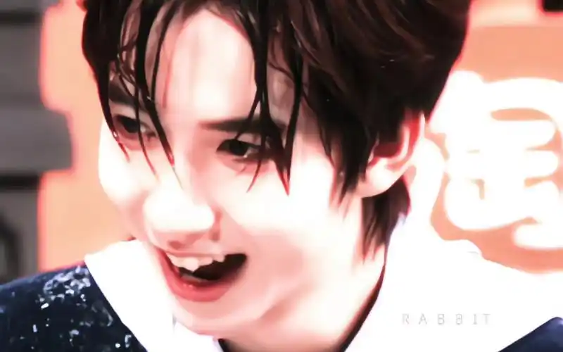 【贺峻霖】捕捉到一只湿发霖霖兔!