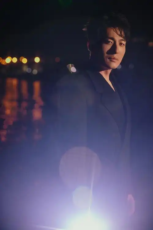 孙艺洲暗夜海滨大片##孙艺洲深v黑西装