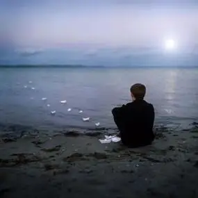 唯美头像男生孤独伤感_好看悲伤落寞的伤感孤独男生