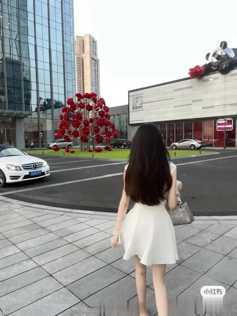 【黑长直发型之发尾怎么剪?