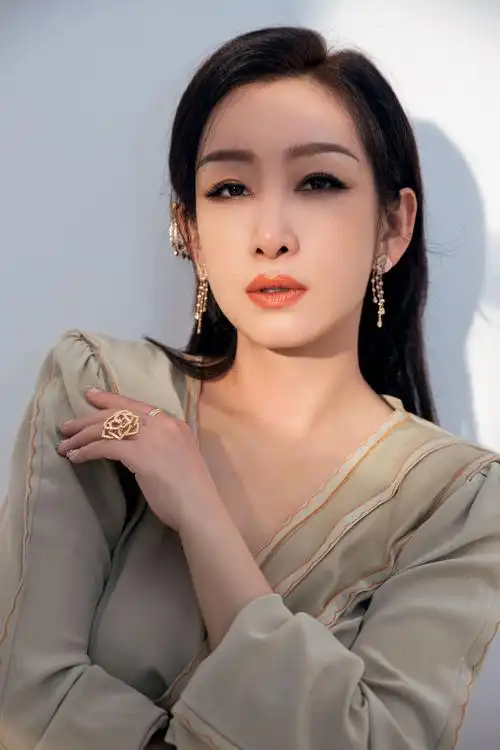 秦海璐夏日长裙清新绿色温婉优雅