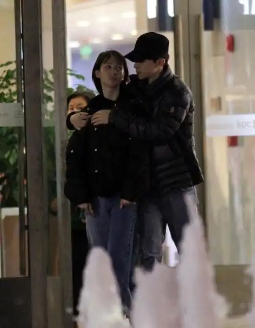 金晨穿丁字连体泳衣,凹凸有致身材吸睛,感情史丰富|韩东君|景甜