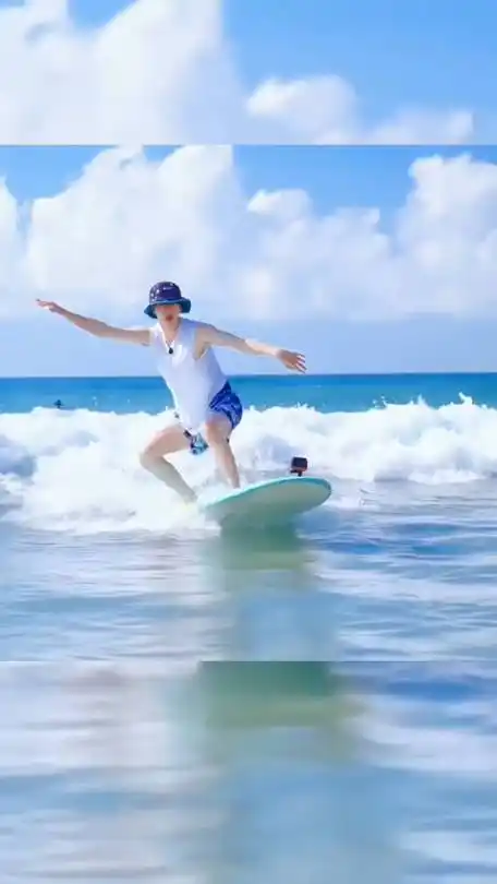 冲浪博,哥哥呀,再去玩一次吧!#王一博#王一博奶瓶管家的微博视频