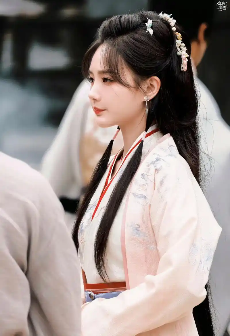 《狐妖小红娘王权篇》官宣,成毅搭档李一桐分别饰演王权富贵和清瞳.