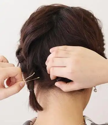 夏季短发盘发图解:短发盘发简单3步倍显精致