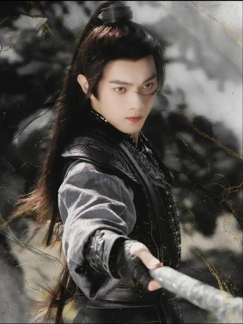 真的会狠狠心动一些古装高马尾男主,古装高马尾加刘海完全在我的审美