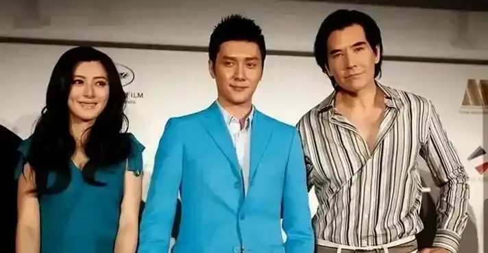 当62岁费翔同框44岁冯绍峰才知真帅和装帅差距有多大