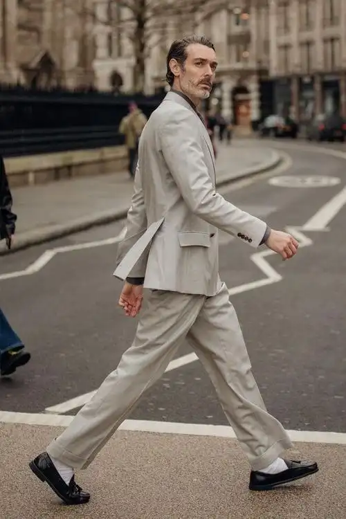 中年男士穿衣搭配图片(中年男士西装搭配图片)插图