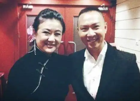 她曾是春晚主持人,被赞为"东方美人",如今离婚后生活成这样!