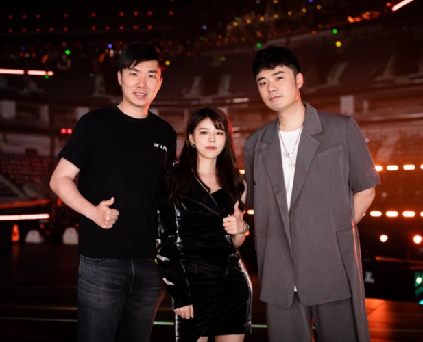 沫子晒与老板陈赫合照,不小心暴露真实身高,粉丝:比陈赫矮一头-腾讯