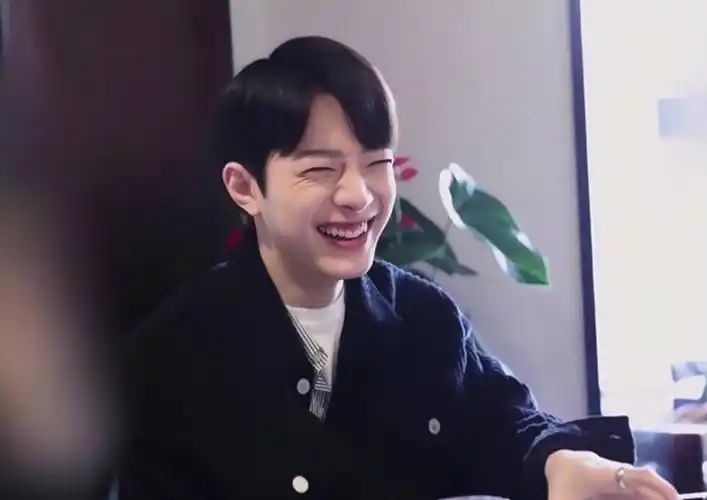 赖冠霖霖霖子 甜甜的笑 甜到心里