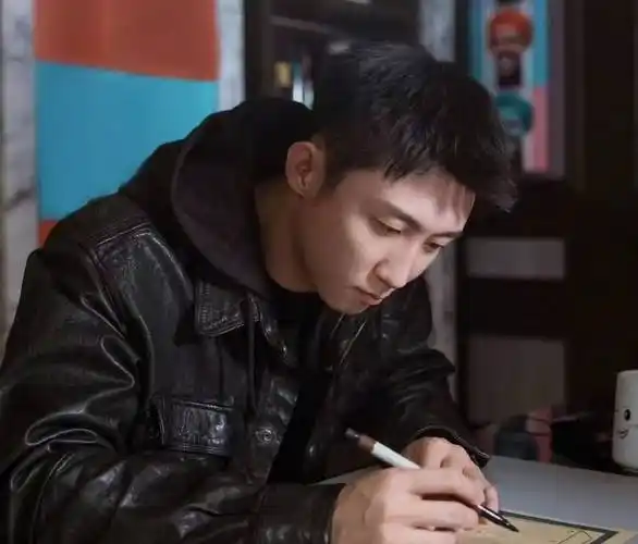 《冬至》由黄景瑜搭档孙千主演,两个人也是首次合作,从路透来看两个人