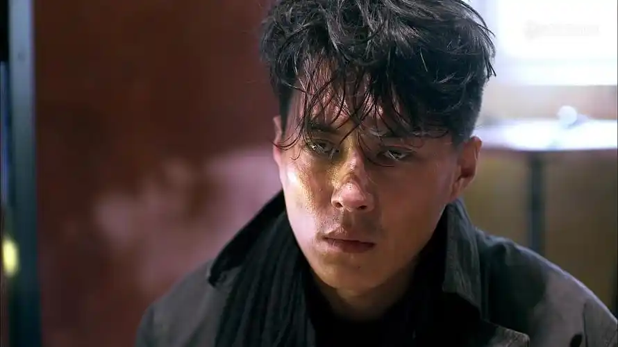 大家看过温州一家人里的靳东吗