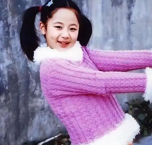 看到顶流艺人判若两人旧照才明白资本造星的力度有多强