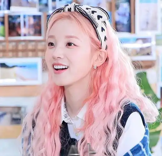 请把粉毛焊在宋雨琦头上